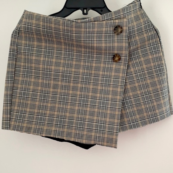 Zara Dresses & Skirts - Zara skort . Size Small .